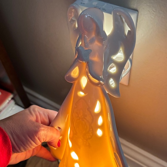 Elegant Light Up Angel Ceramic Figurine - Picture 5 of 5